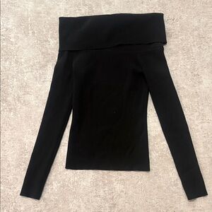 Aritzia Wilfred Off The Shoulder Sweater Black in XS